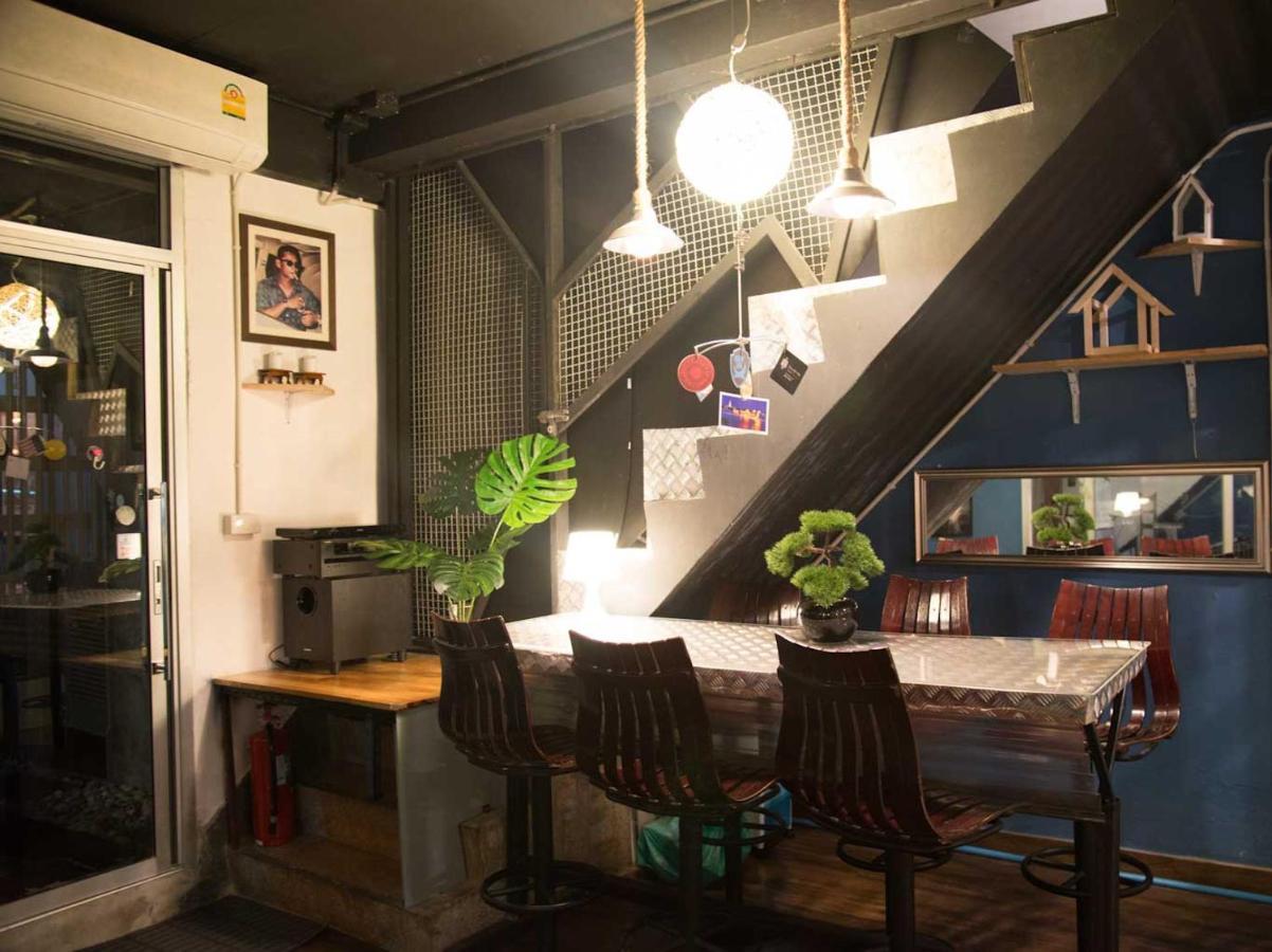 Teegether Hostel Bangkok Exterior foto